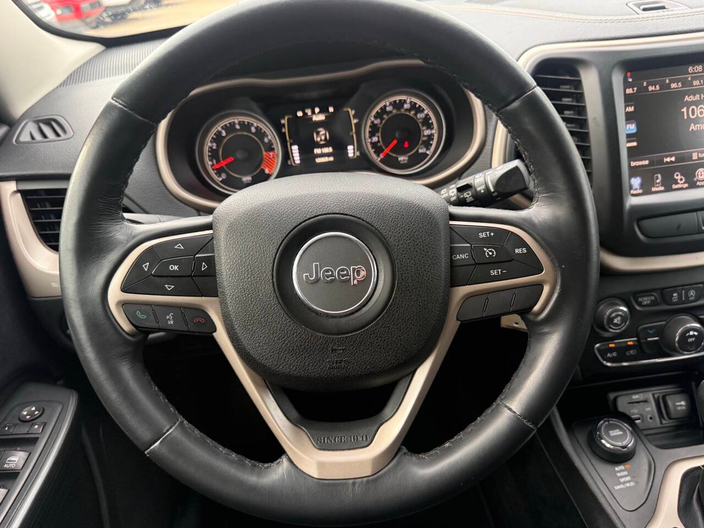 Jeep Cherokee Vehicle Full-screen Gallery Image 23