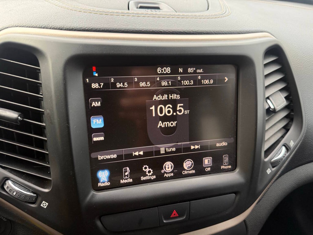 Jeep Cherokee Vehicle Full-screen Gallery Image 25