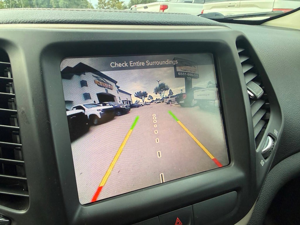 Jeep Cherokee Vehicle Full-screen Gallery Image 26