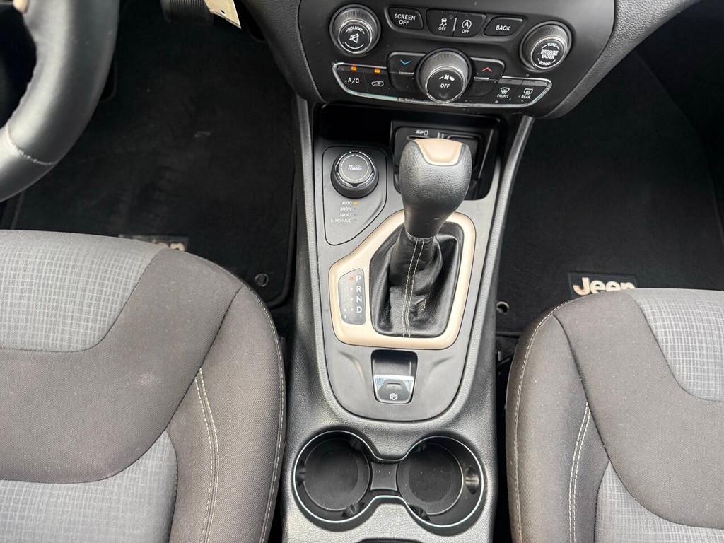 Jeep Cherokee Vehicle Full-screen Gallery Image 28