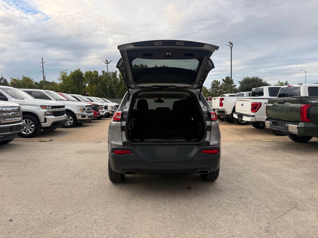 Jeep Cherokee Vehicle Full-screen Gallery Image 35