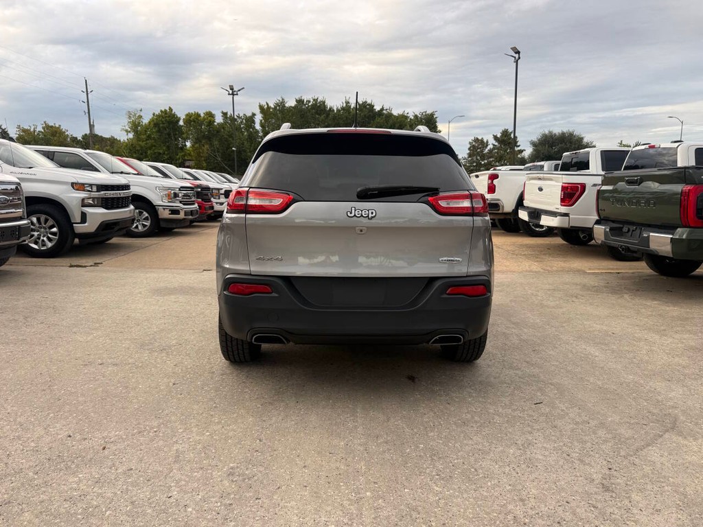 Jeep Cherokee Vehicle Full-screen Gallery Image 36