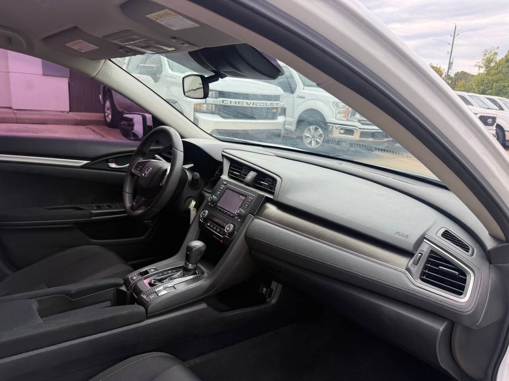 Honda Civic Sedan Vehicle Full-screen Gallery Image 09