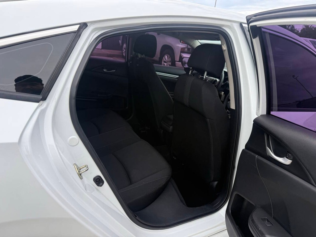 Honda Civic Sedan Vehicle Full-screen Gallery Image 15
