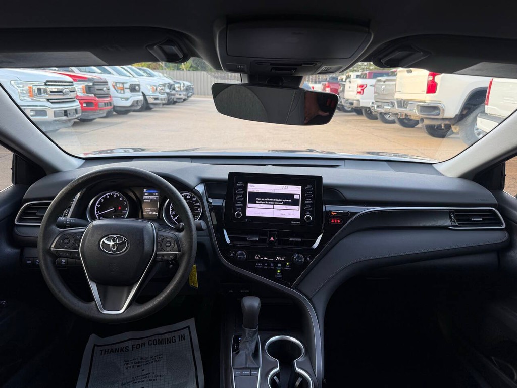 Toyota Camry Vehicle Full-screen Gallery Image 17