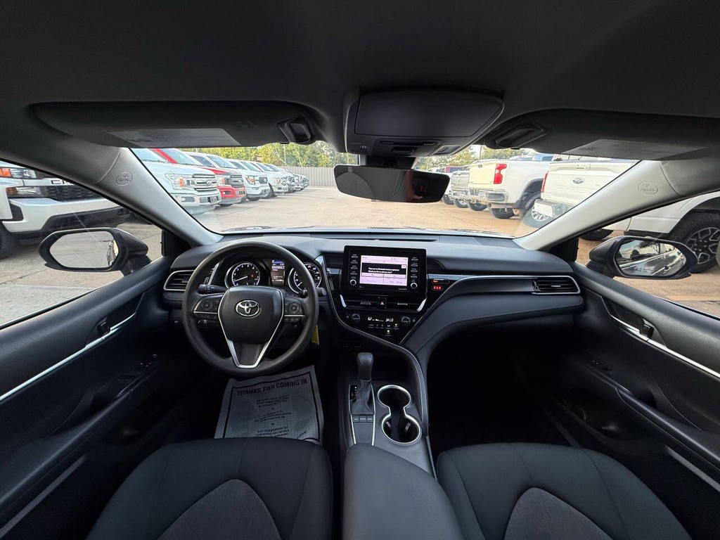 Toyota Camry Vehicle Full-screen Gallery Image 18