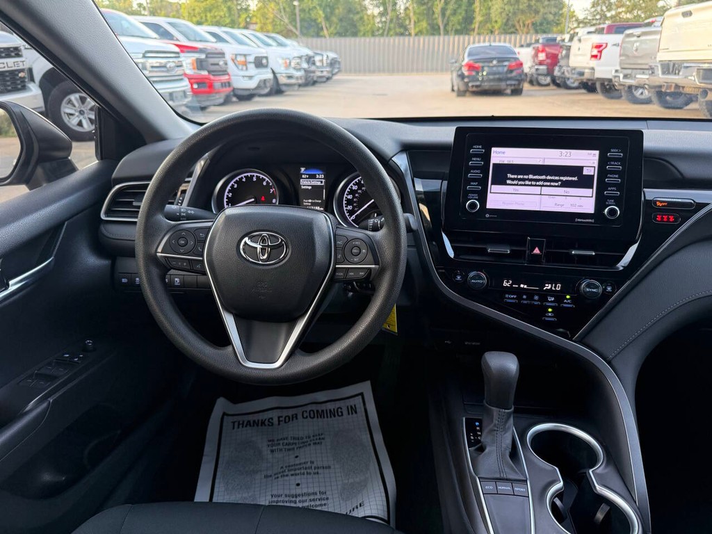 Toyota Camry Vehicle Full-screen Gallery Image 21