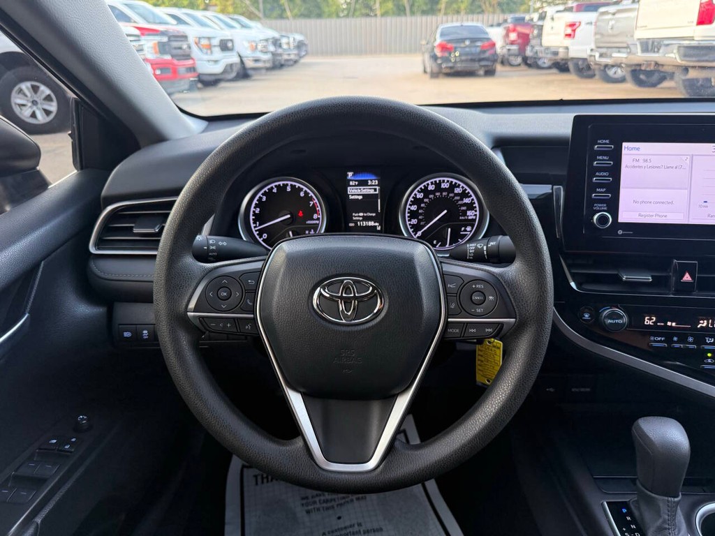 Toyota Camry Vehicle Full-screen Gallery Image 24