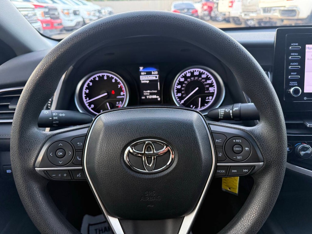 Toyota Camry Vehicle Full-screen Gallery Image 25