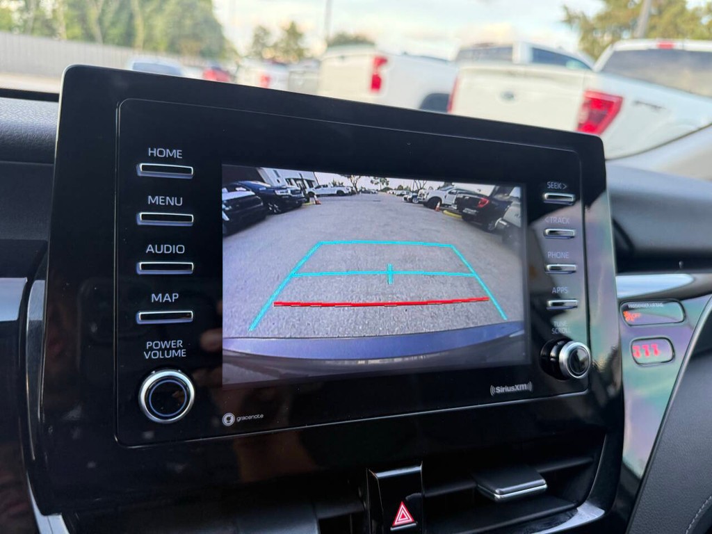 Toyota Camry Vehicle Full-screen Gallery Image 28