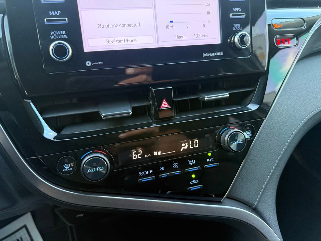 Toyota Camry Vehicle Full-screen Gallery Image 29