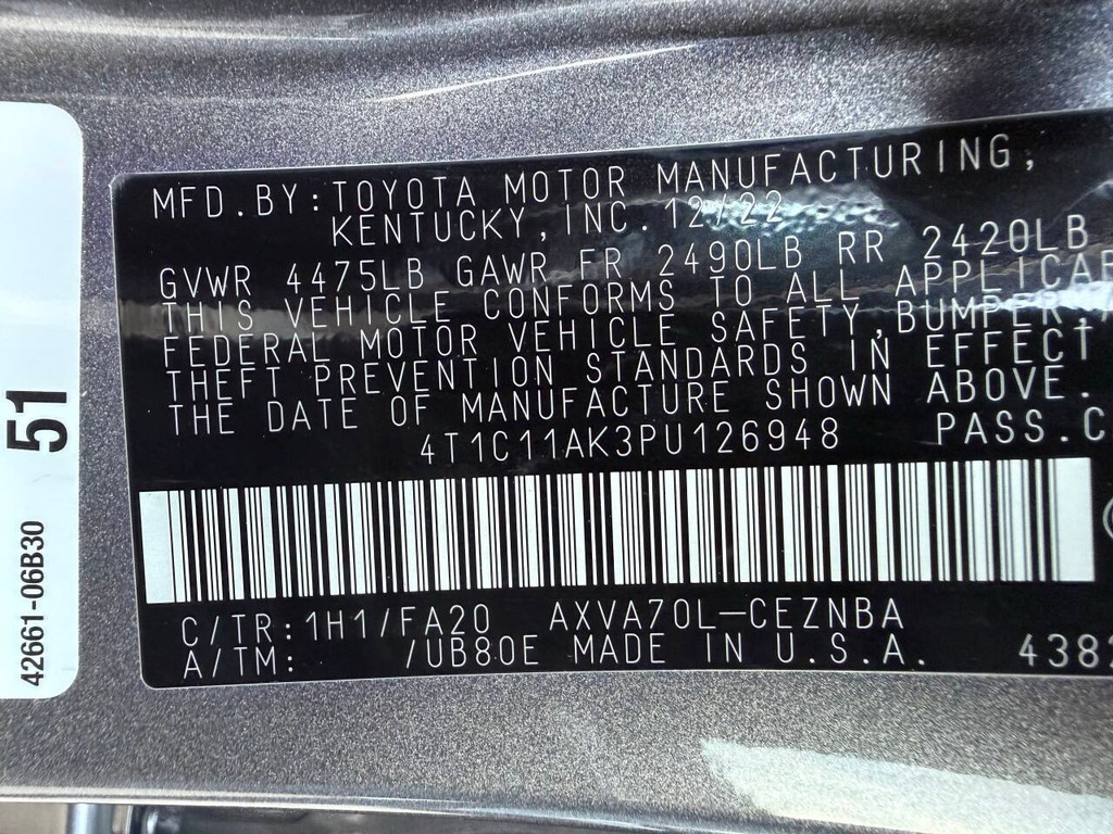 Toyota Camry Vehicle Full-screen Gallery Image 34