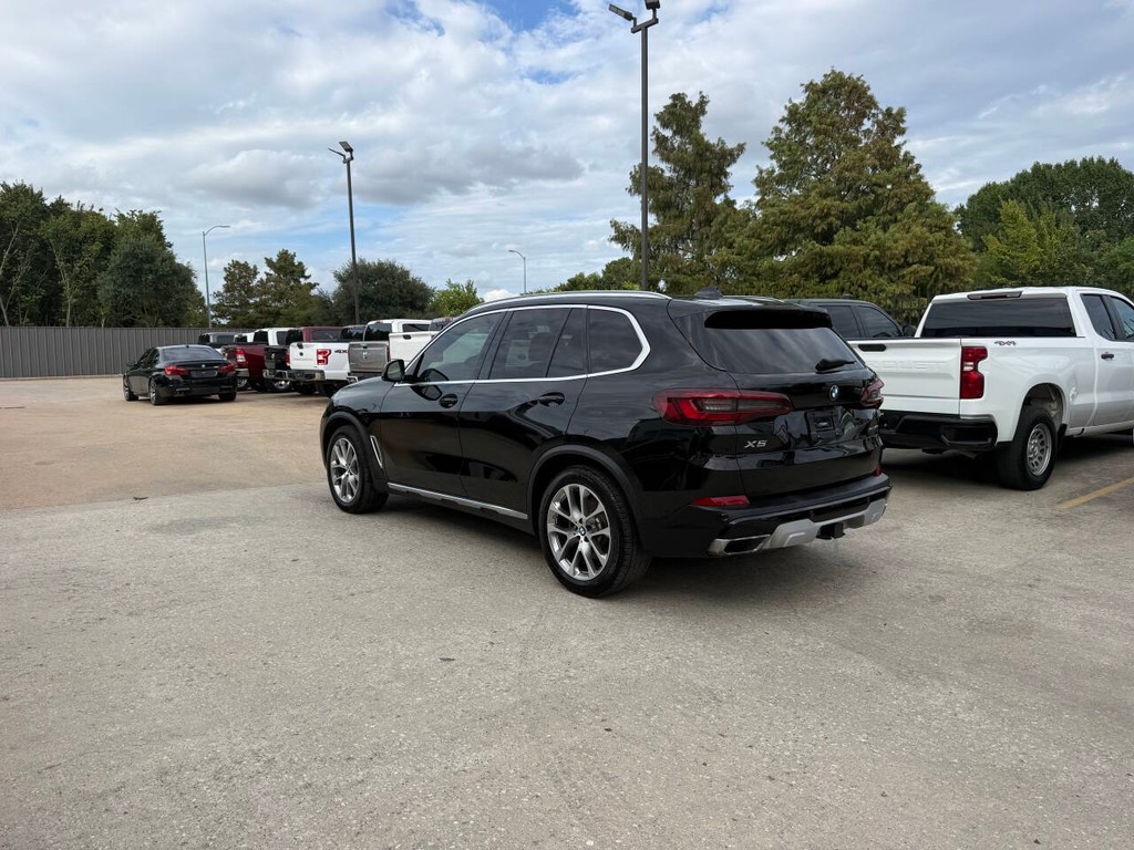 BMW X5 Vehicle Full-screen Gallery Image 04