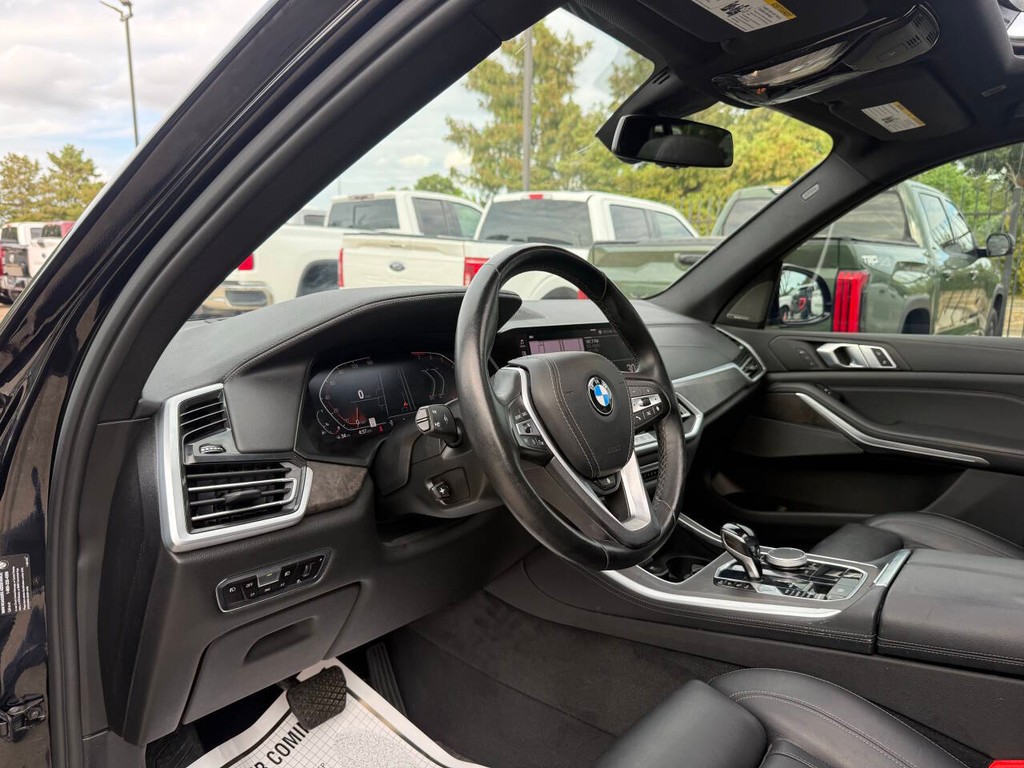 BMW X5 Vehicle Full-screen Gallery Image 06
