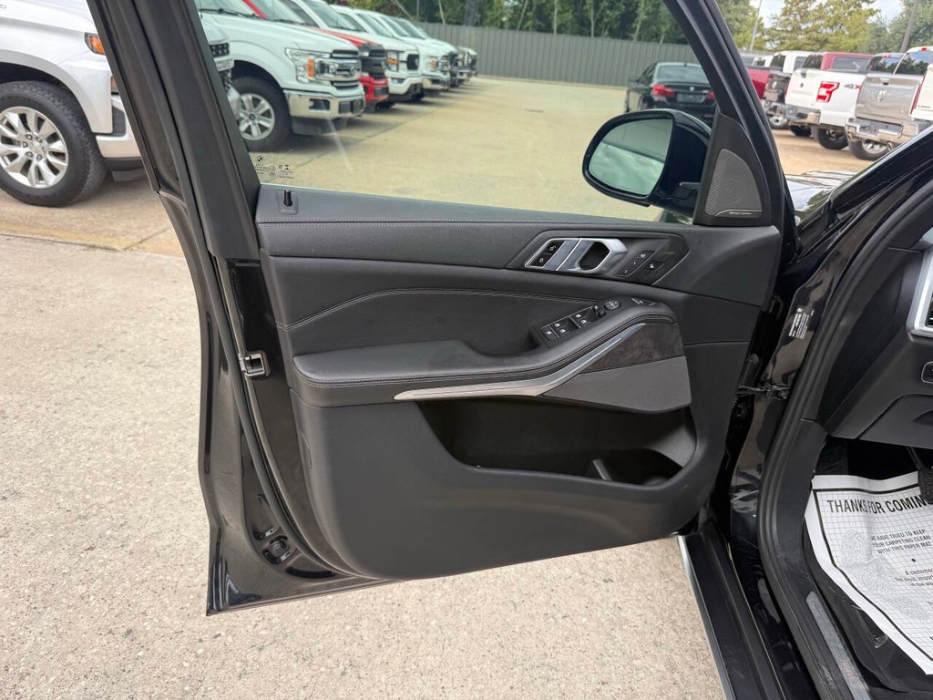 BMW X5 Vehicle Full-screen Gallery Image 08
