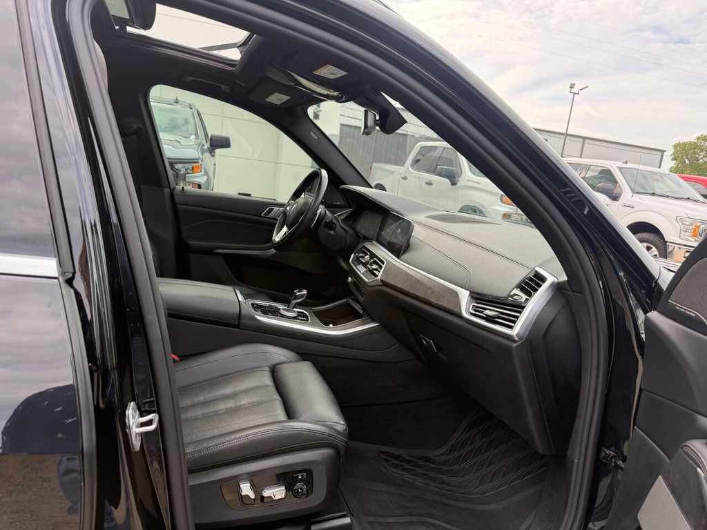 BMW X5 Vehicle Full-screen Gallery Image 09