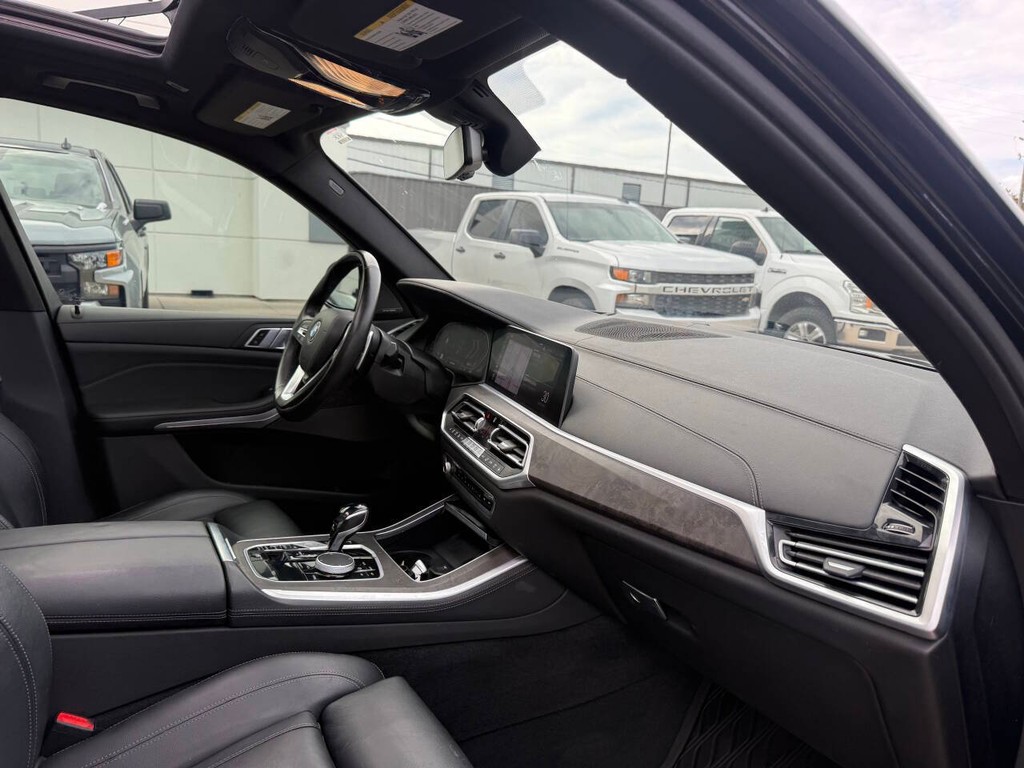BMW X5 Vehicle Full-screen Gallery Image 10