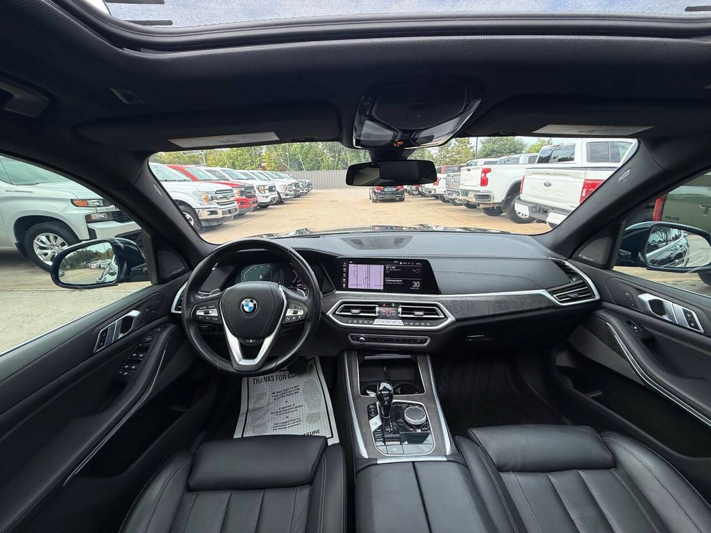 BMW X5 Vehicle Full-screen Gallery Image 19