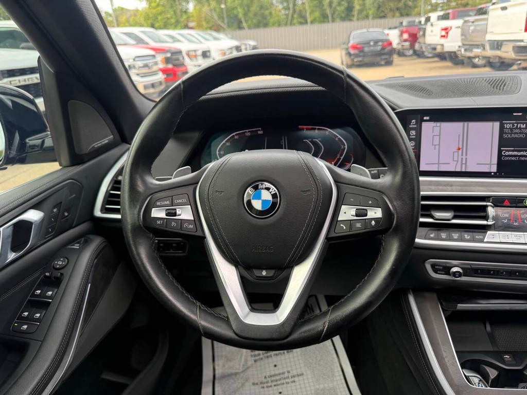 BMW X5 Vehicle Full-screen Gallery Image 22