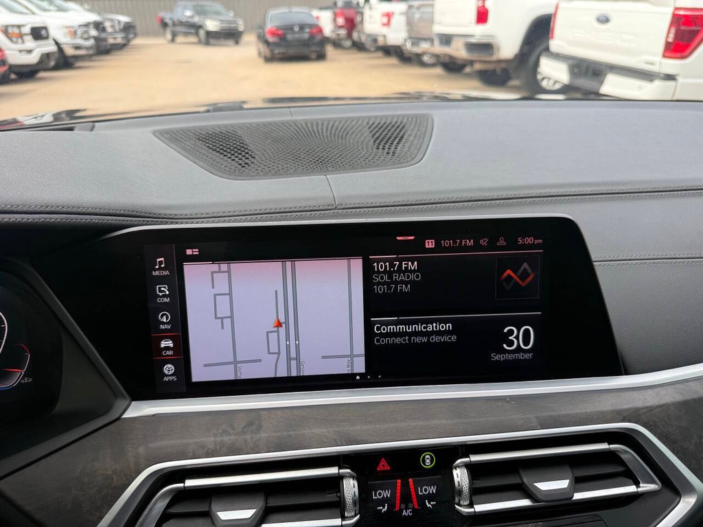 BMW X5 Vehicle Full-screen Gallery Image 26