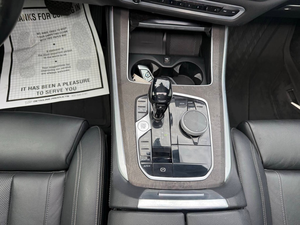 BMW X5 Vehicle Full-screen Gallery Image 31
