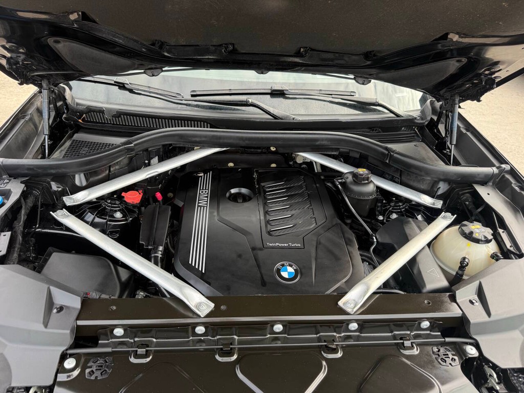 BMW X5 Vehicle Full-screen Gallery Image 37