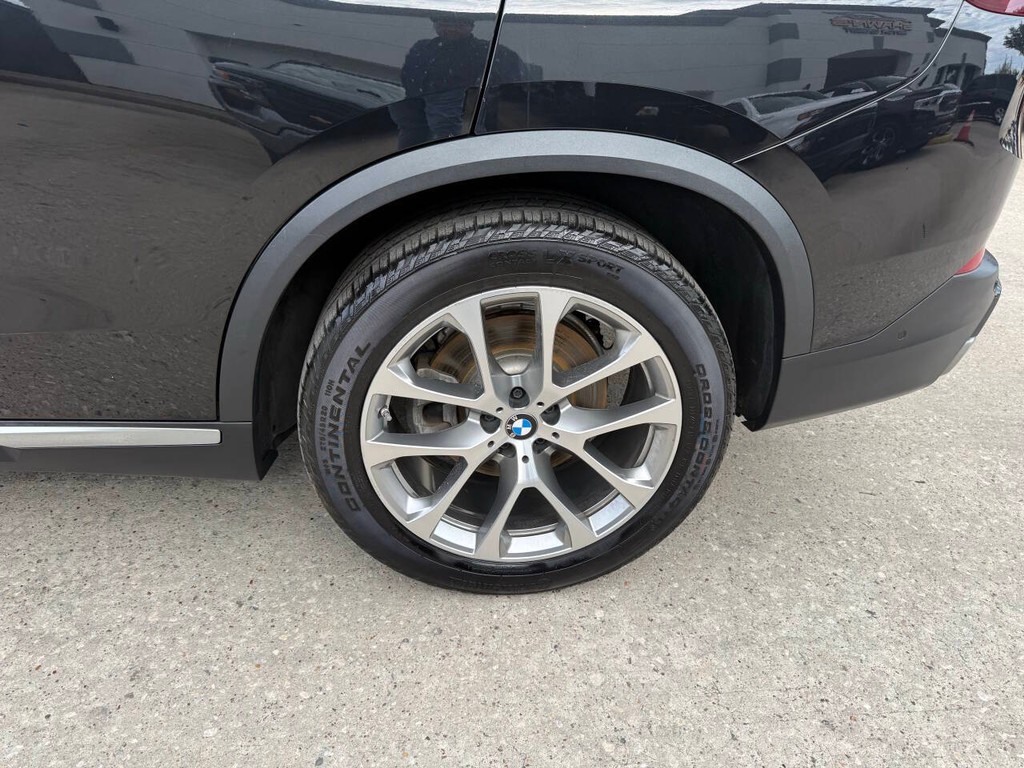 BMW X5 Vehicle Full-screen Gallery Image 38