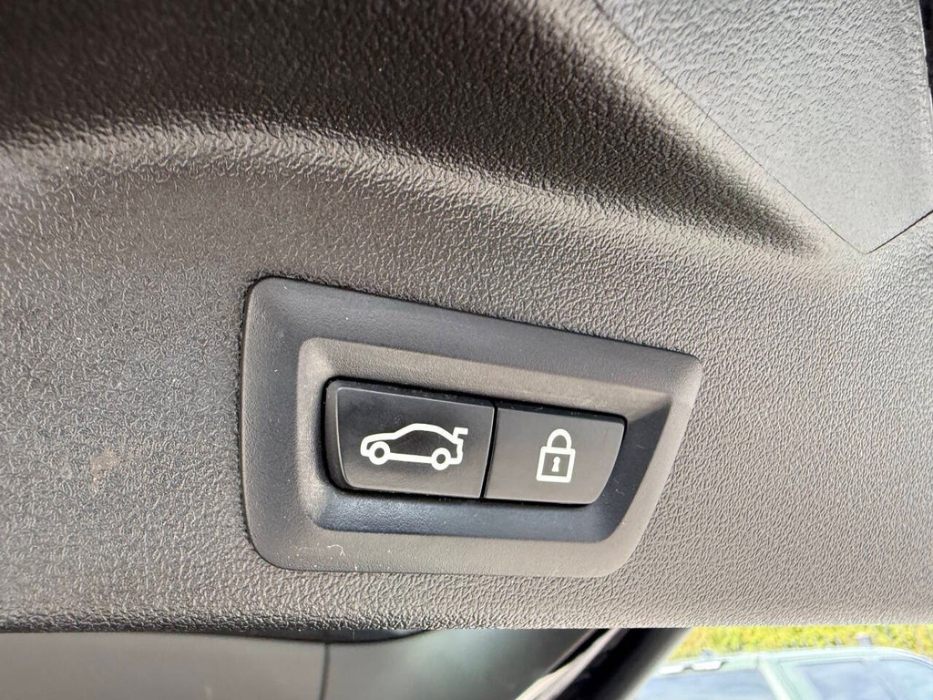 BMW X5 Vehicle Full-screen Gallery Image 43