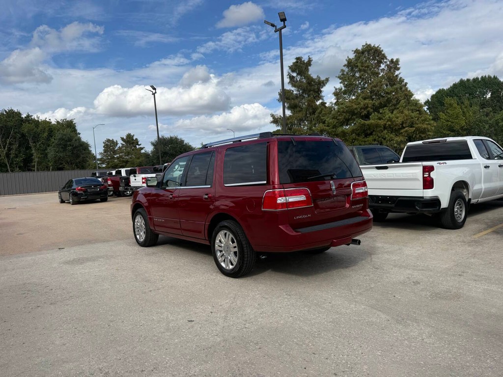 Lincoln Navigator Vehicle Full-screen Gallery Image 04