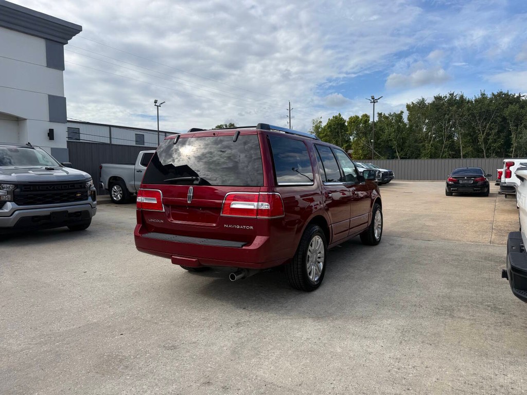 Lincoln Navigator Vehicle Full-screen Gallery Image 05