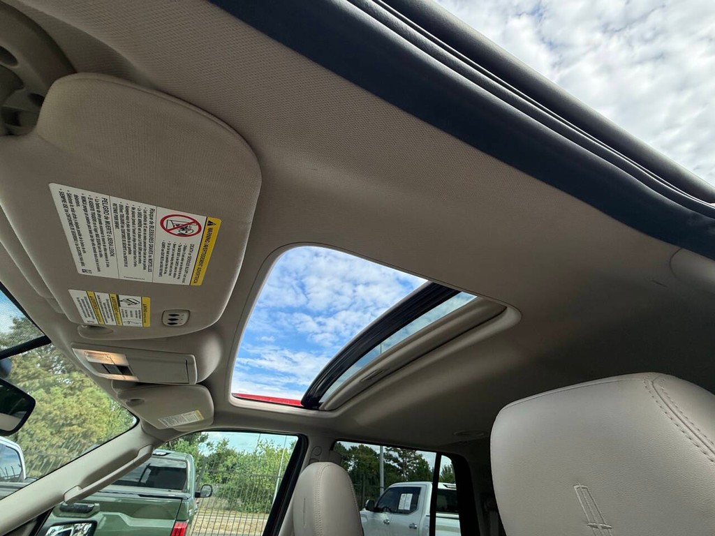 Lincoln Navigator Vehicle Full-screen Gallery Image 34
