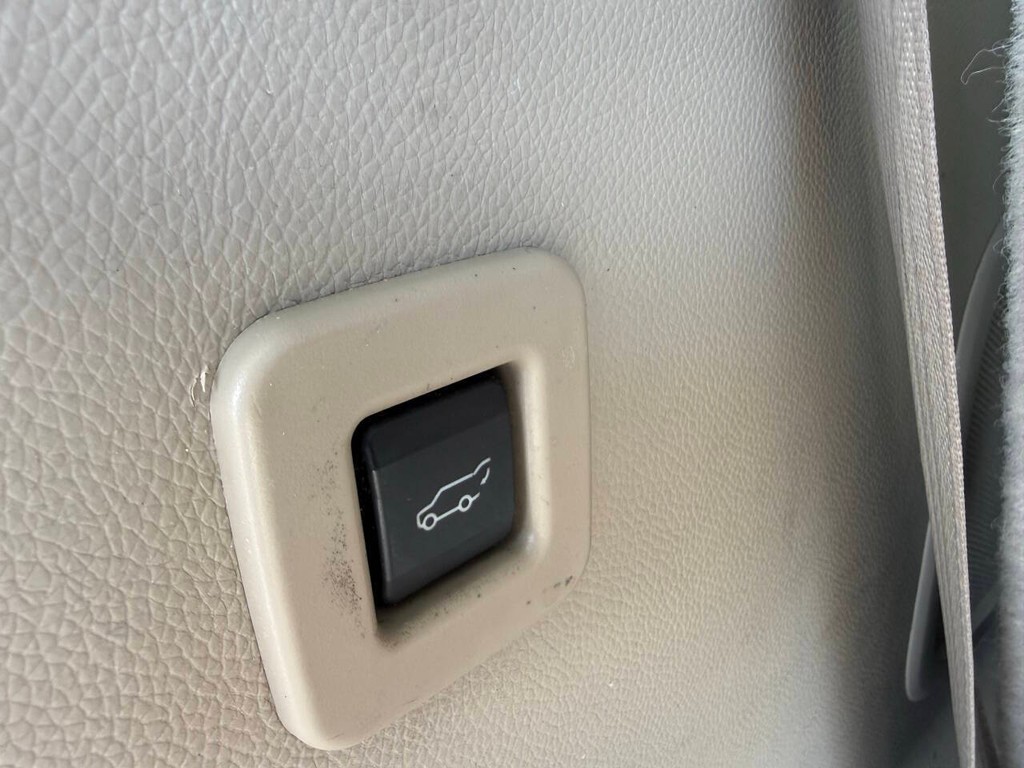 Lincoln Navigator Vehicle Full-screen Gallery Image 43