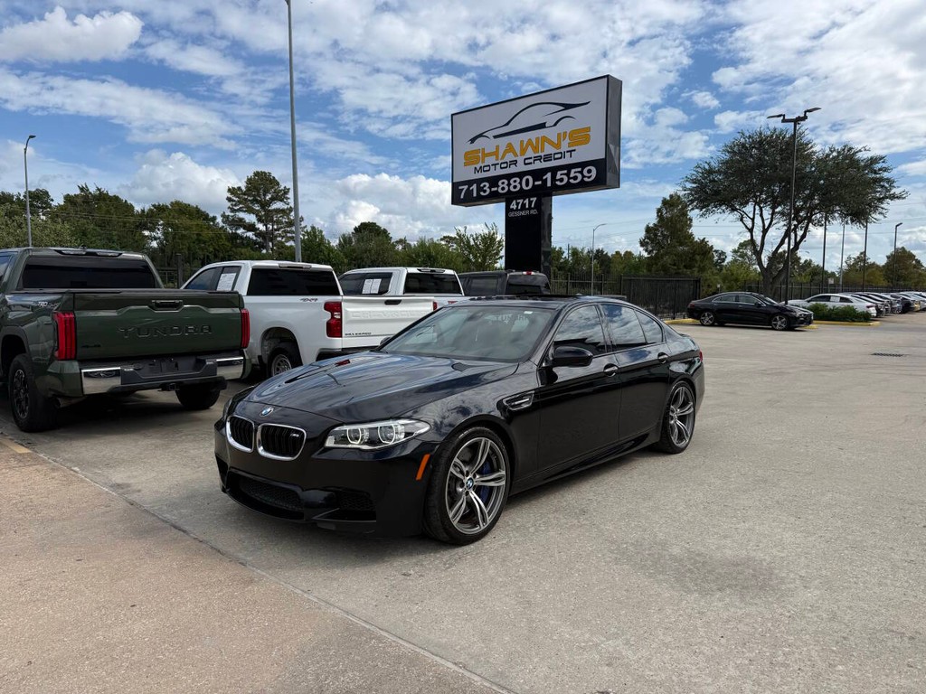 BMW M5 Vehicle Full-screen Gallery Image 03