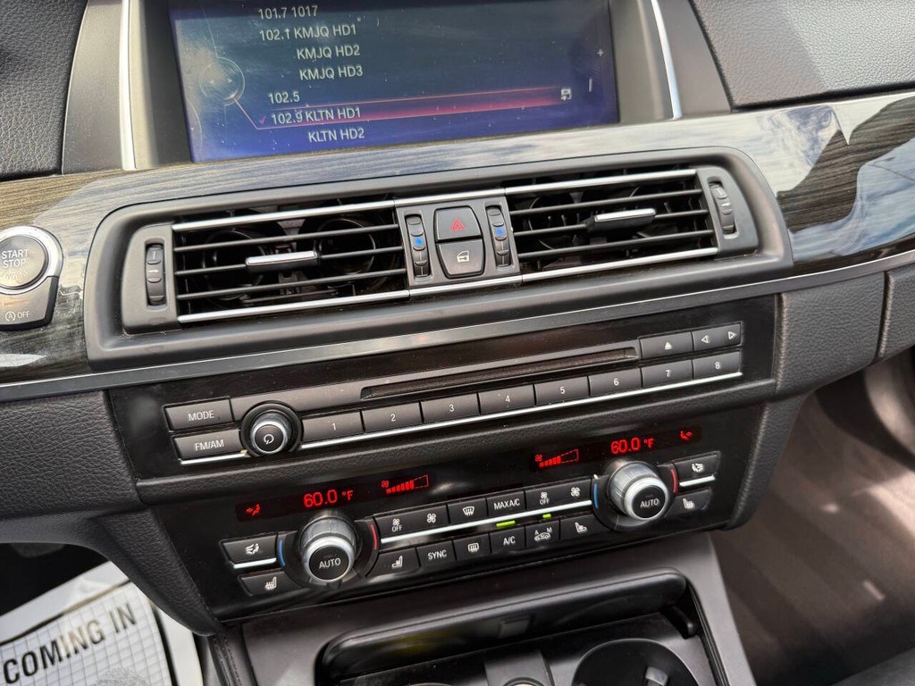 BMW M5 Vehicle Full-screen Gallery Image 28