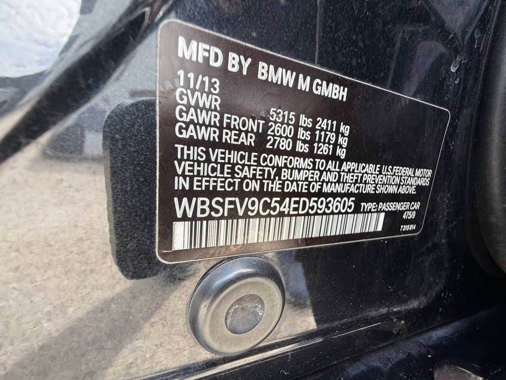 BMW M5 Vehicle Full-screen Gallery Image 34
