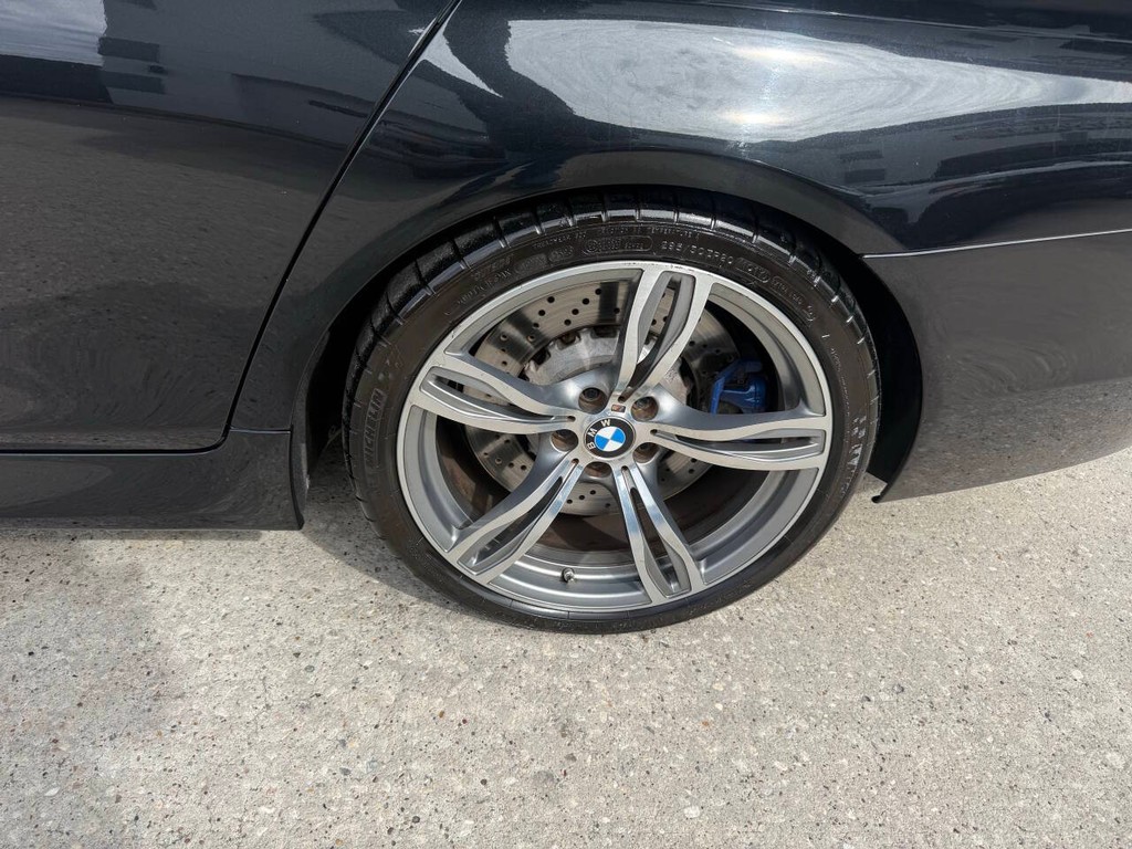 BMW M5 Vehicle Full-screen Gallery Image 36