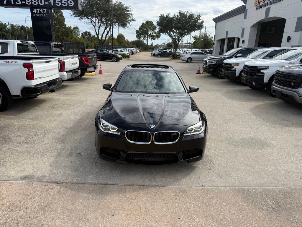 BMW M5 Vehicle Full-screen Gallery Image 40