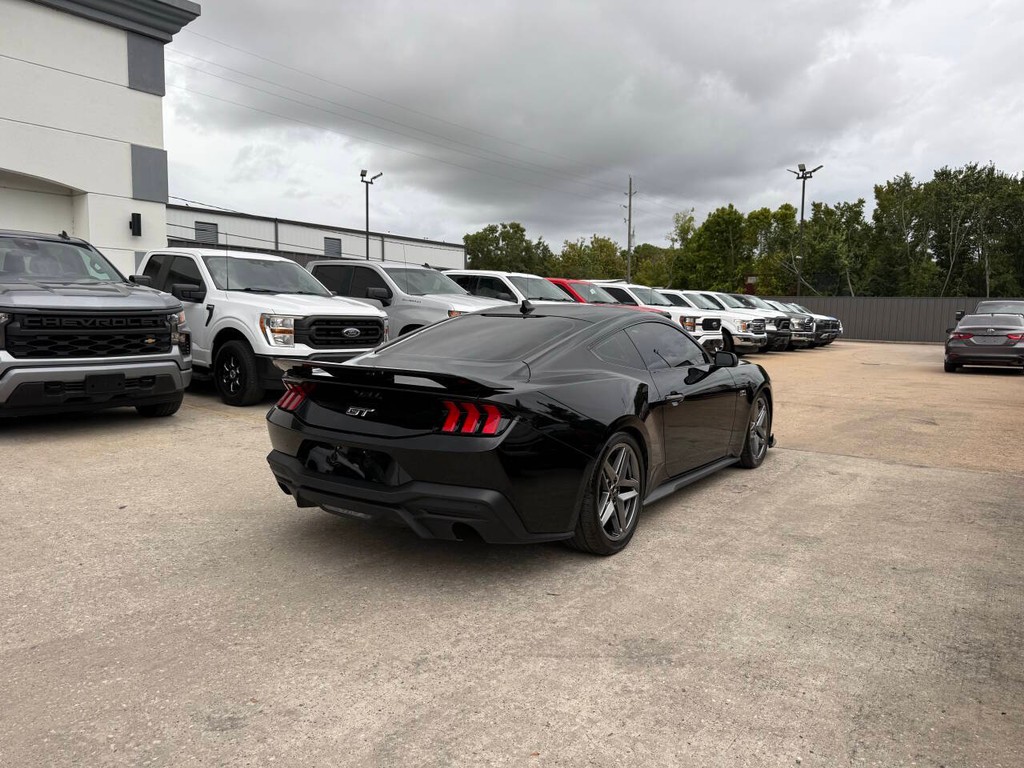 Ford Mustang Vehicle Full-screen Gallery Image 05