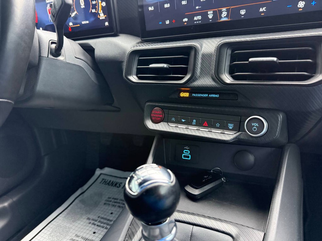 Ford Mustang Vehicle Full-screen Gallery Image 23
