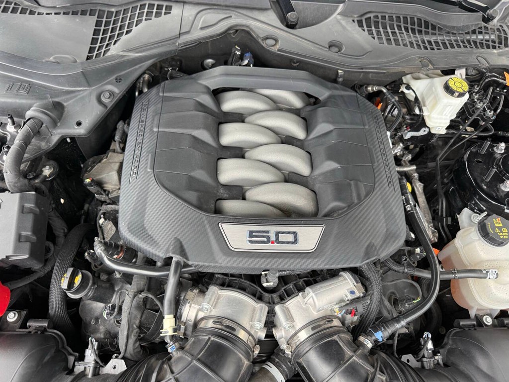 Ford Mustang Vehicle Full-screen Gallery Image 30