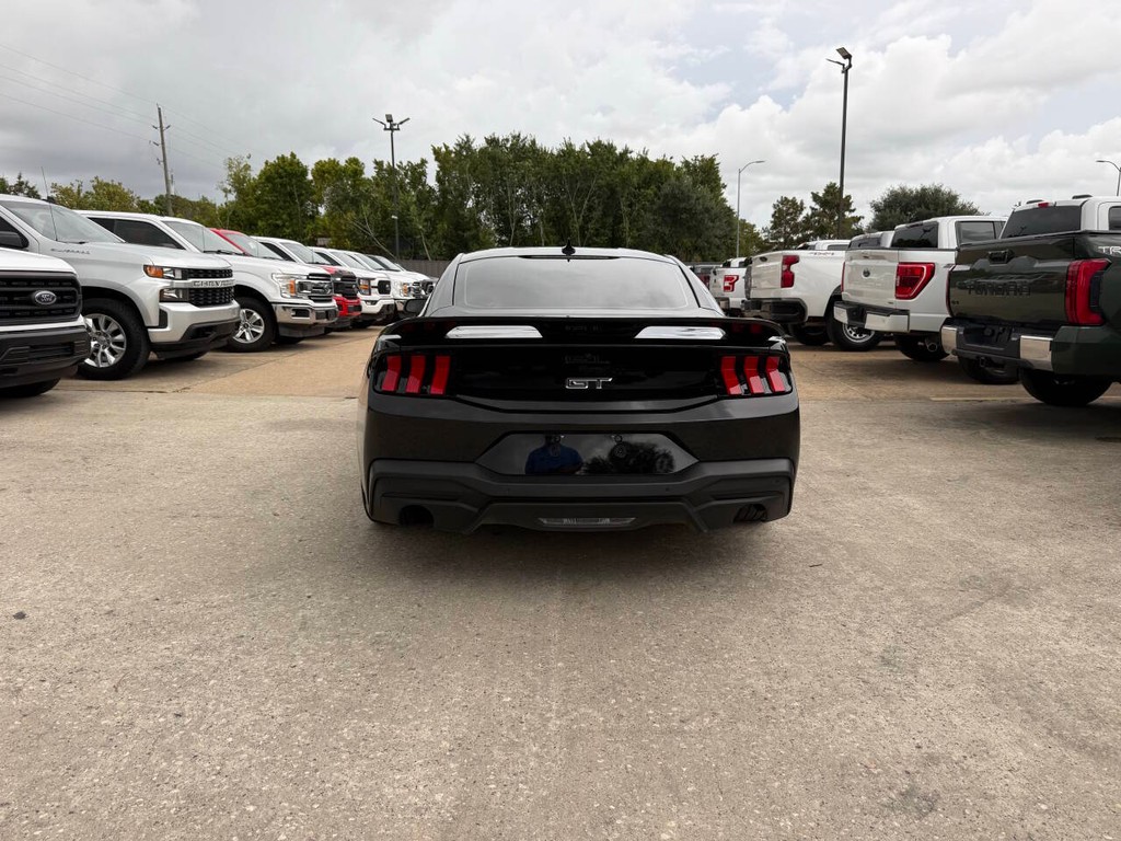 Ford Mustang Vehicle Full-screen Gallery Image 34
