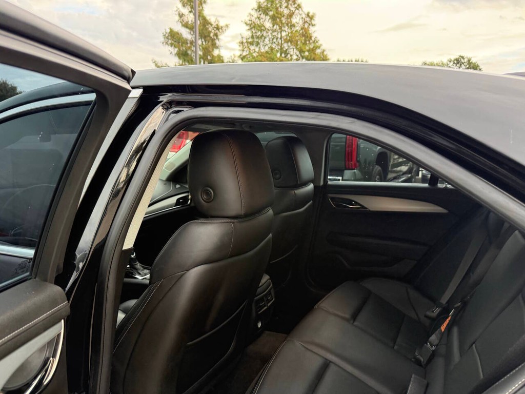 Cadillac ATS Sedan Vehicle Full-screen Gallery Image 12
