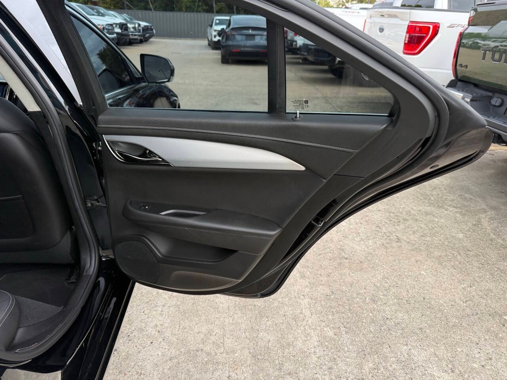 Cadillac ATS Sedan Vehicle Full-screen Gallery Image 16