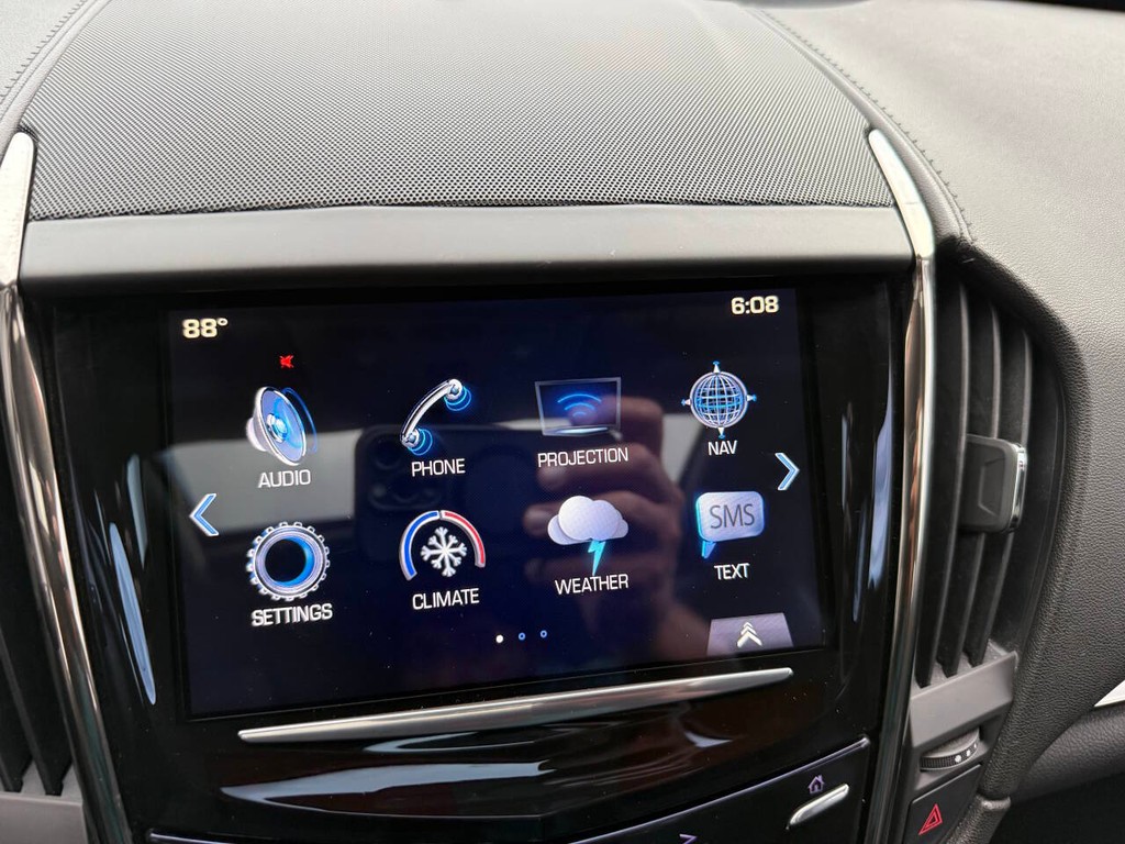Cadillac ATS Sedan Vehicle Full-screen Gallery Image 25