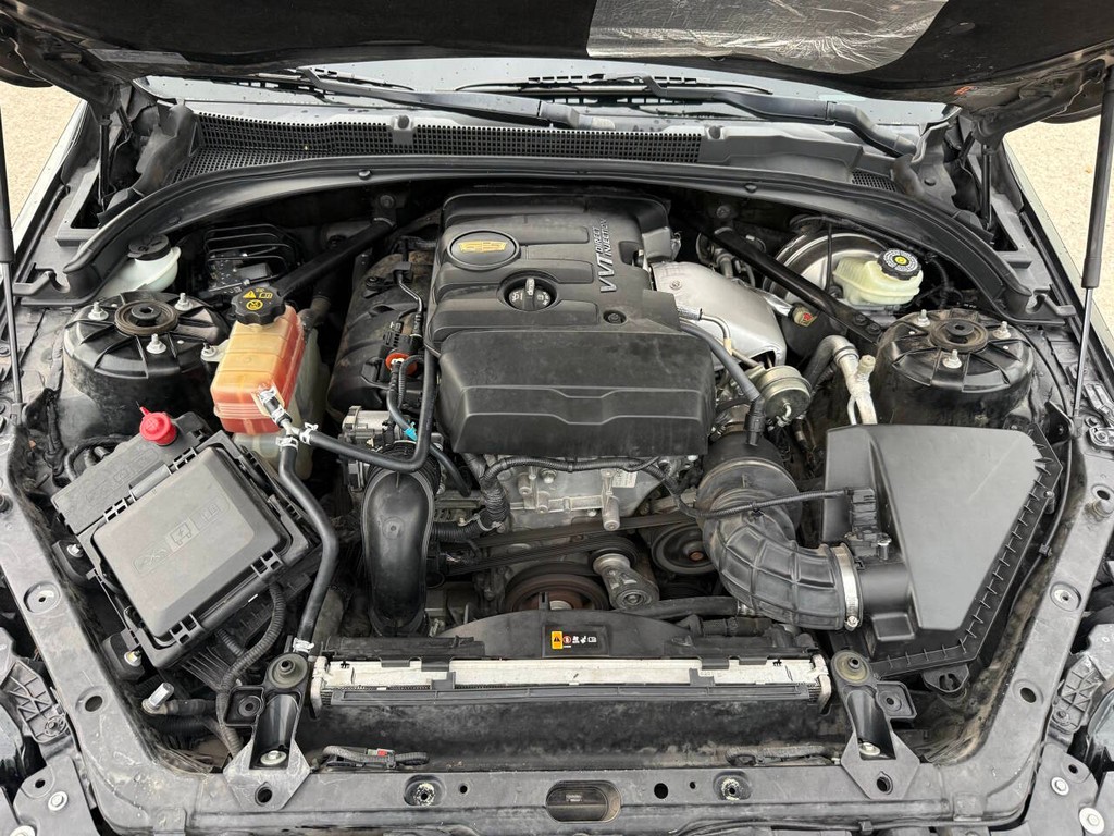 Cadillac ATS Sedan Vehicle Full-screen Gallery Image 35