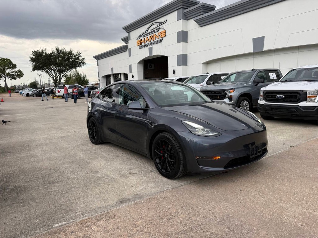 Tesla Model Y Vehicle Full-screen Gallery Image 02