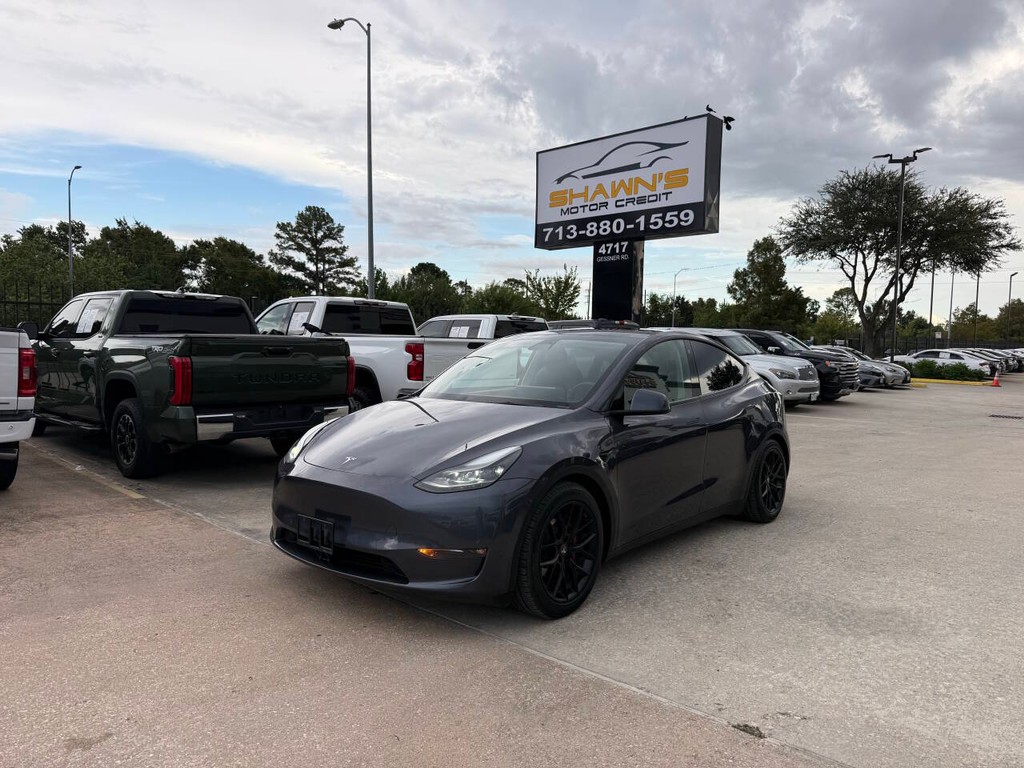 Tesla Model Y Vehicle Full-screen Gallery Image 03