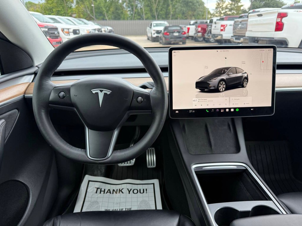 Tesla Model Y Vehicle Full-screen Gallery Image 21