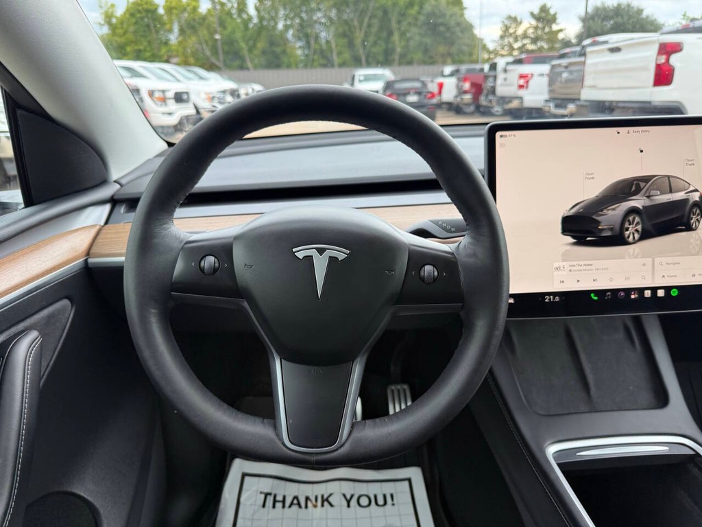 Tesla Model Y Vehicle Full-screen Gallery Image 22