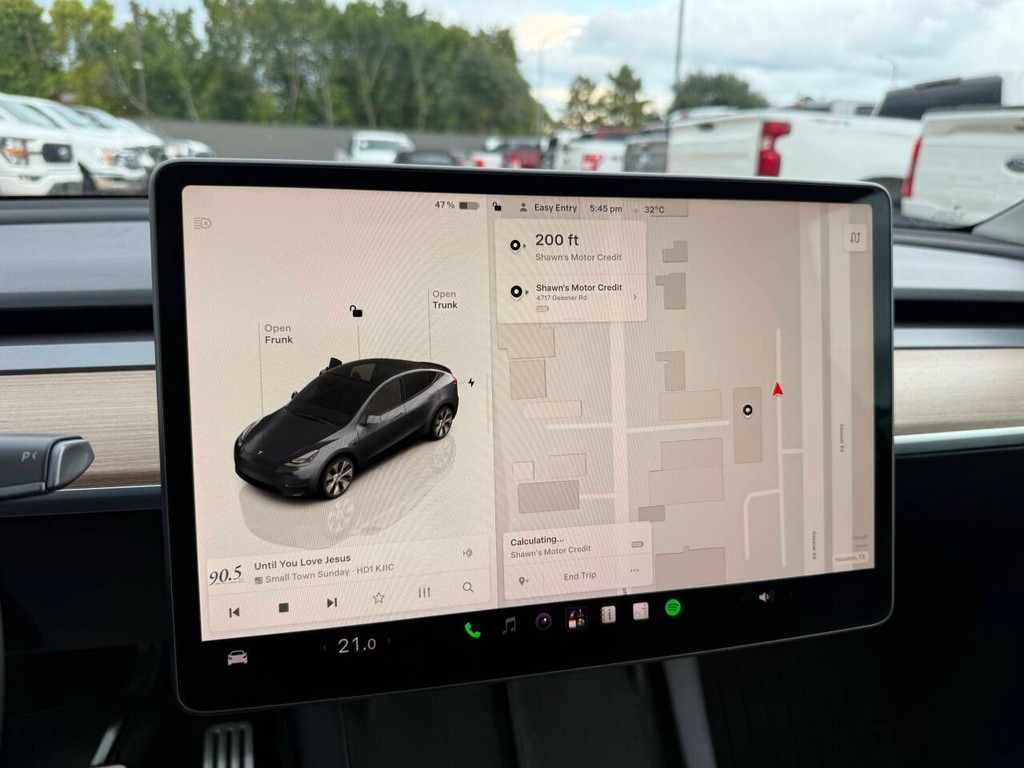 Tesla Model Y Vehicle Full-screen Gallery Image 27